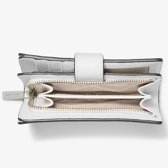 Michael Kors Medium Saffiano Leather Bifold Wallet
Optic White
NWT - Picture 4 of 16